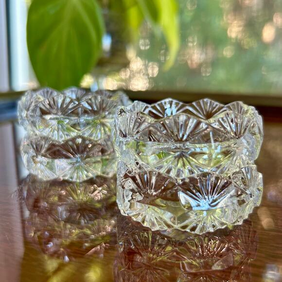 Vintage Clear Crystal Daisy & Button Design Napkin Rings Set of 4 - Picture 1 of 15